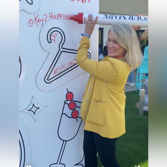 Meet your Posher, Leslee - Picture 2 of 15